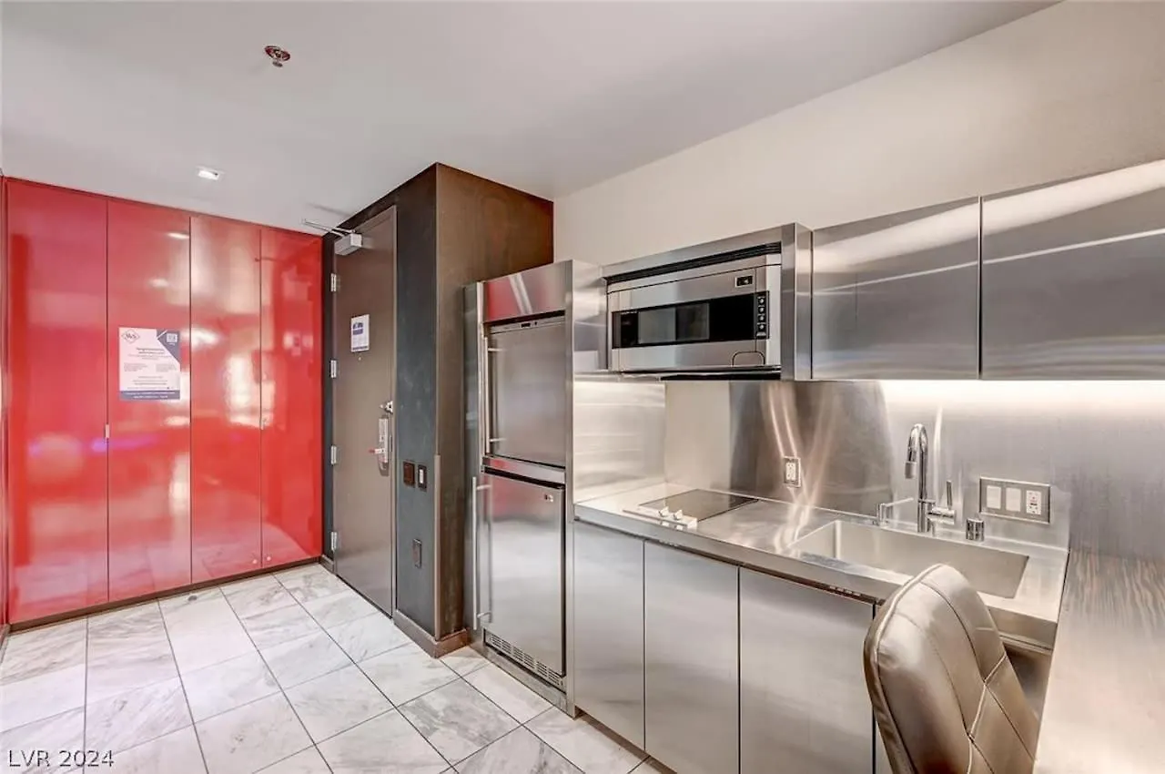 Mountain-View Studio W Balcony Access Palms 36305 Las Vegas Apartment